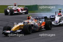 16.09.2007 Francorchamps, Belgium,  Heikki Kovalainen (FIN), Renault F1 Team, Robert Kubica (POL),  BMW Sauber F1 Team  - Formula 1 World Championship, Rd 14, Belgium Grand Prix, Sunday Race