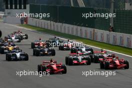 16.09.2007 Francorchamps, Belgium,  Start of the race - Formula 1 World Championship, Rd 14, Belgium Grand Prix, Sunday Race
