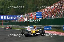 16.09.2007 Francorchamps, Belgium,  Heikki Kovalainen (FIN), Renault F1 Team, R27, Robert Kubica (POL), BMW Sauber F1 Team, F1.07 - Formula 1 World Championship, Rd 14, Belgium Grand Prix, Sunday Race