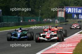 16.09.2007 Francorchamps, Belgium,  Takuma Sato (JPN), Super Aguri F1, SA07, Rubens Barrichello (BRA), Honda Racing F1 Team, RA107 - Formula 1 World Championship, Rd 14, Belgium Grand Prix, Sunday Race
