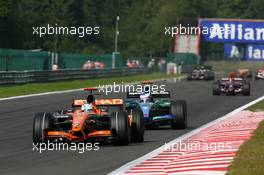 16.09.2007 Francorchamps, Belgium,  Adrian Sutil (GER), Spyker F1 Team, F8-VII-B, Jenson Button (GBR), Honda Racing F1 Team, RA107 - Formula 1 World Championship, Rd 14, Belgium Grand Prix, Sunday Race