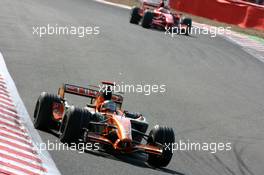 16.09.2007 Francorchamps, Belgium,  Adrian Sutil (GER), Spyker F1 Team, F8-VII-B, Kimi Raikkonen (FIN), Räikkönen, Scuderia Ferrari, F2007 - Formula 1 World Championship, Rd 14, Belgium Grand Prix, Sunday Race