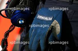 15.09.2007 Francorchamps, Belgium,  The glove of a mechanic, BMW Sauber F1 Team - Formula 1 World Championship, Rd 14, Belgium Grand Prix, Saturday