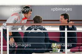 16.09.2007 Francorchamps, Belgium,  Fernando Alonso (ESP), McLaren Mercedes has a talk with Christian Horner (GBR), Red Bull Racing, Sporting Director - Formula 1 World Championship, Rd 14, Belgium Grand Prix, Sunday Press Conference