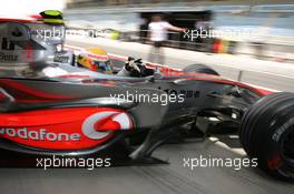 13.04.2007 Sakhir, Bahrain,  Lewis Hamilton (GBR), McLaren Mercedes, MP4-22 - Formula 1 World Championship, Rd 3, Bahrain Grand Prix, Friday Practice