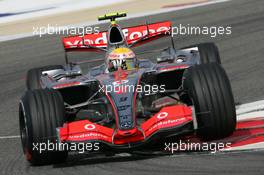 13.04.2007 Sakhir, Bahrain,  Lewis Hamilton (GBR), McLaren Mercedes, MP4-22 - Formula 1 World Championship, Rd 3, Bahrain Grand Prix, Friday Practice