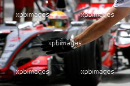 13.04.2007 Sakhir, Bahrain,  Lewis Hamilton (GBR), McLaren Mercedes, MP4-22 - Formula 1 World Championship, Rd 3, Bahrain Grand Prix, Friday Practice