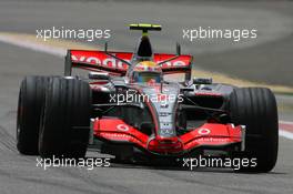 13.04.2007 Sakhir, Bahrain,  Lewis Hamilton (GBR), McLaren Mercedes, MP4-22 - Formula 1 World Championship, Rd 3, Bahrain Grand Prix, Friday Practice