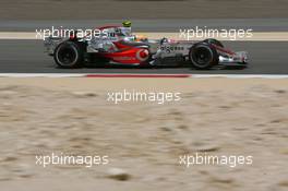 13.04.2007 Sakhir, Bahrain,  Lewis Hamilton (GBR), McLaren Mercedes, MP4-22 - Formula 1 World Championship, Rd 3, Bahrain Grand Prix, Friday Practice