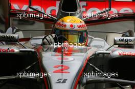 13.04.2007 Sakhir, Bahrain,  Lewis Hamilton (GBR), McLaren Mercedes, MP4-22 - Formula 1 World Championship, Rd 3, Bahrain Grand Prix, Friday Practice