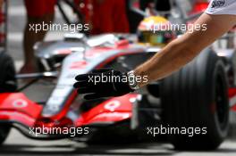 13.04.2007 Sakhir, Bahrain,  Lewis Hamilton (GBR), McLaren Mercedes, MP4-22 - Formula 1 World Championship, Rd 3, Bahrain Grand Prix, Friday Practice