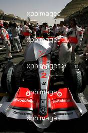 15.04.2007 Sakhir, Bahrain,  Lewis Hamilton (GBR), McLaren Mercedes, MP4-22 - Formula 1 World Championship, Rd 3, Bahrain Grand Prix, Sunday Pre-Race Grid