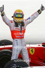 15.04.2007 Sakhir, Bahrain,  2nd, Lewis Hamilton (GBR), McLaren Mercedes, MP4-22 - Formula 1 World Championship, Rd 3, Bahrain Grand Prix, Sunday Podium