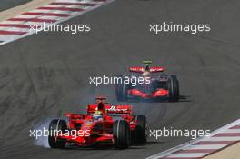 15.04.2007 Sakhir, Bahrain,  Felipe Massa (BRA), Scuderia Ferrari, F2007 and Lewis Hamilton (GBR), McLaren Mercedes, MP4-22 - Formula 1 World Championship, Rd 3, Bahrain Grand Prix, Sunday Race