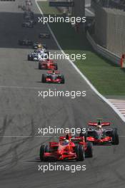 15.04.2007 Sakhir, Bahrain,  Felipe Massa (BRA), Scuderia Ferrari, F2007, Lewis Hamilton (GBR), McLaren Mercedes, MP4-22 - Formula 1 World Championship, Rd 3, Bahrain Grand Prix, Sunday Race