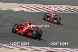 15.04.2007 Sakhir, Bahrain,  Felipe Massa (BRA), Scuderia Ferrari, F2007 and Lewis Hamilton (GBR), McLaren Mercedes, MP4-22 - Formula 1 World Championship, Rd 3, Bahrain Grand Prix, Sunday Race