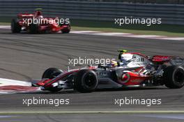 15.04.2007 Sakhir, Bahrain,  Lewis Hamilton (GBR), McLaren Mercedes, Kimi Raikkonen (FIN), Räikkönen, Scuderia Ferrari - Formula 1 World Championship, Rd 3, Bahrain Grand Prix, Sunday Race