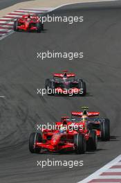 15.04.2007 Sakhir, Bahrain,  Felipe Massa (BRA), Scuderia Ferrari, F2007 and Lewis Hamilton (GBR), McLaren Mercedes, MP4-22 - Formula 1 World Championship, Rd 3, Bahrain Grand Prix, Sunday Race