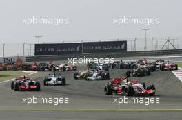 15.04.2007 Sakhir, Bahrain,  Lewis Hamilton (GBR), McLaren Mercedes, MP4-22 and Fernando Alonso (ESP), McLaren Mercedes, MP4-22 - Formula 1 World Championship, Rd 3, Bahrain Grand Prix, Sunday Race