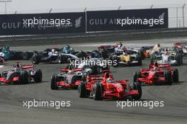 15.04.2007 Sakhir, Bahrain,  Felipe Massa (BRA), Scuderia Ferrari, F2007 and Lewis Hamilton (GBR), McLaren Mercedes, MP4-22, Kimi Raikkonen (FIN), Räikkönen, Scuderia Ferrari, F2007 - Formula 1 World Championship, Rd 3, Bahrain Grand Prix, Sunday Race