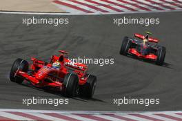 15.04.2007 Sakhir, Bahrain,  Felipe Massa (BRA), Scuderia Ferrari, F2007 and Lewis Hamilton (GBR), McLaren Mercedes, MP4-22 - Formula 1 World Championship, Rd 3, Bahrain Grand Prix, Sunday Race