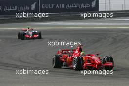 15.04.2007 Sakhir, Bahrain,  Felipe Massa (BRA), Scuderia Ferrari, F2007 and Lewis Hamilton (GBR), McLaren Mercedes, MP4-22 - Formula 1 World Championship, Rd 3, Bahrain Grand Prix, Sunday Race