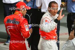 14.04.2007 Sakhir, Bahrain,  Pole position, 1st, Felipe Massa (BRA), Scuderia Ferrari and 2nd, Lewis Hamilton (GBR), McLaren Mercedes - Formula 1 World Championship, Rd 3, Bahrain Grand Prix, Saturday Qualifying