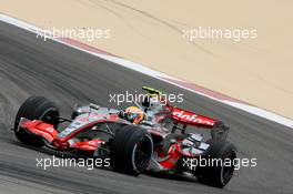 14.04.2007 Sakhir, Bahrain,  Lewis Hamilton (GBR), McLaren Mercedes, MP4-22 - Formula 1 World Championship, Rd 3, Bahrain Grand Prix, Saturday Practice