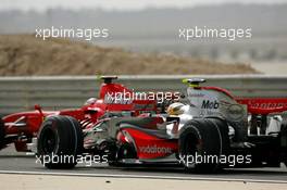 14.04.2007 Sakhir, Bahrain,  Lewis Hamilton (GBR), McLaren Mercedes, MP4-22 and Kimi Raikkonen (FIN), Räikkönen, Scuderia Ferrari, F2007 - Formula 1 World Championship, Rd 3, Bahrain Grand Prix, Saturday Qualifying