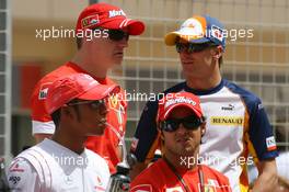 15.04.2007 Sakhir, Bahrain,  Kimi Raikkonen (FIN), Räikkönen, Scuderia Ferrari, Heikki Kovalainen (FIN), Renault F1 Team, Lewis Hamilton (GBR), McLaren Mercedes and Felipe Massa (BRA), Scuderia Ferrari - Formula 1 World Championship, Rd 3, Bahrain Grand Prix, Sunday