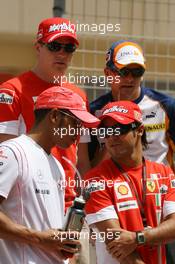 15.04.2007 Sakhir, Bahrain,  Kimi Raikkonen (FIN), Räikkönen, Scuderia Ferrari, Heikki Kovalainen (FIN), Renault F1 Team, Lewis Hamilton (GBR), McLaren Mercedes and Felipe Massa (BRA), Scuderia Ferrari - Formula 1 World Championship, Rd 3, Bahrain Grand Prix, Sunday