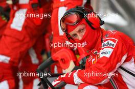 24.02.2007 Sakhir, Bahrain,  Ferrari prepare for pitstops - Formula 1 Testing