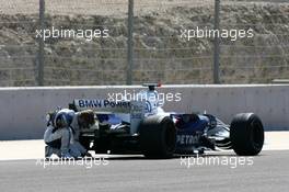 22.02.2007 Sakhir, Bahrain,  Nick Heidfeld (GER), BMW Sauber F1 Team, stops on track - Formula 1 Testing