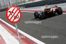 22.02.2007 Sakhir, Bahrain,  End of pit lane speed limit for Nelson Piquet Jr (BRA), Test Driver, Renault F1 Team - Formula 1 Testing