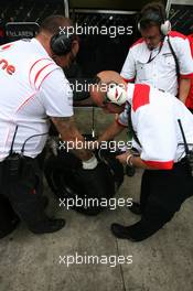 19.10.2007 Sao Paulo, Brazil,  Bridgestone technicians - Formula 1 World Championship, Rd 17, Brazilian Grand Prix, Friday Practice