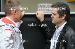 19.10.2007 Sao Paulo, Brazil,  Martin Whitmarsh (GBR), McLaren, Chief Executive Officer and Gil de Ferran (BRA) - Formula 1 World Championship, Rd 17, Brazilian Grand Prix, Friday