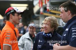 19.10.2007 Sao Paulo, Brazil,  Adrian Sutil (GER), Spyker F1 Team chats with Williams F1 Team members - Formula 1 World Championship, Rd 17, Brazilian Grand Prix, Friday