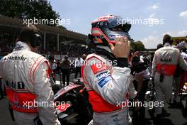 21.10.2007 Sao Paulo, Brazil,  Fernando Alonso (ESP), McLaren Mercedes - Formula 1 World Championship, Rd 17, Brazilian Grand Prix, Sunday Pre-Race Grid