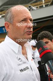 21.10.2007 Sao Paulo, Brazil,  Ron Dennis (GBR), McLaren, Team Principal, Chairman - Formula 1 World Championship, Rd 17, Brazilian Grand Prix, Sunday Podium