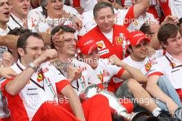 21.10.2007 Sao Paulo, Brazil,  Chris Dyer (AUS), Scuderia Ferrari, Track Engineer of Kimi Raikkonen (FIN) with new world champion Kimi Raikkonen (FIN), Räikkönen, Scuderia Ferrari - Formula 1 World Championship, Rd 17, Brazilian Grand Prix, Sunday Podium