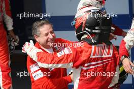 21.10.2007 Sao Paulo, Brazil,  Jean Todt (FRA), Scuderia Ferrari, Ferrari CEO and new world champion Kimi Raikkonen (FIN), Räikkönen, Scuderia Ferrari - Formula 1 World Championship, Rd 17, Brazilian Grand Prix, Sunday Podium