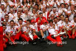 21.10.2007 Sao Paulo, Brazil,  Kimi Raikkonen (FIN), Räikkönen, Scuderia Ferrari, Felipe Massa (BRA), Scuderia Ferrari, Jean Todt (FRA), Scuderia Ferrari, Ferrari CEO, Chris Dyer (AUS), race engineer - Formula 1 World Championship, Rd 17, Brazilian Grand Prix, Sunday Podium