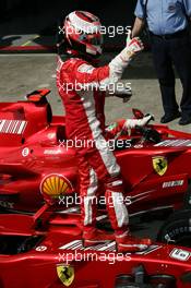 21.10.2007 Sao Paulo, Brazil,  The new world champion Kimi Raikkonen (FIN), Räikkönen, Scuderia Ferrari - Formula 1 World Championship, Rd 17, Brazilian Grand Prix, Sunday Podium