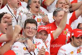 21.10.2007 Sao Paulo, Brazil,  Chris Dyer (AUS), Scuderia Ferrari, Track Engineer of Kimi Raikkonen (FIN) with new world champion Kimi Raikkonen (FIN), Räikkönen, Scuderia Ferrari - Formula 1 World Championship, Rd 17, Brazilian Grand Prix, Sunday Podium