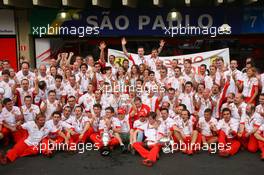 21.10.2007 Sao Paulo, Brazil,  Scuderia Ferrari team celebration - Formula 1 World Championship, Rd 17, Brazilian Grand Prix, Sunday Podium