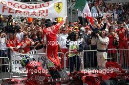 21.10.2007 Sao Paulo, Brazil,  Kimi Raikkonen (FIN), Räikkönen, Scuderia Ferrari and Felipe Massa (BRA), Scuderia Ferrari - Formula 1 World Championship, Rd 17, Brazilian Grand Prix, Sunday Podium