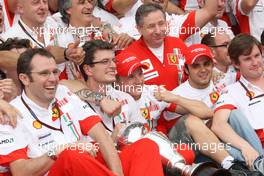 21.10.2007 Sao Paulo, Brazil,  Chris Dyer (AUS), Scuderia Ferrari, Track Engineer of Kimi Raikkonen (FIN) with new world champion Kimi Raikkonen (FIN), Räikkönen, Scuderia Ferrari - Formula 1 World Championship, Rd 17, Brazilian Grand Prix, Sunday Podium