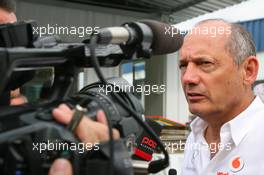 21.10.2007 Sao Paulo, Brazil,  Ron Dennis (GBR), McLaren, Team Principal, Chairman - Formula 1 World Championship, Rd 17, Brazilian Grand Prix, Sunday Podium