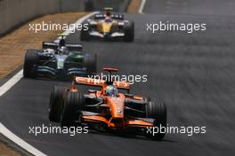 21.10.2007 Sao Paulo, Brazil,  Adrian Sutil (GER), Spyker F1 Team, Rubens Barrichello (BRA), Honda Racing F1 Team - Formula 1 World Championship, Rd 17, Brazilian Grand Prix, Sunday Race