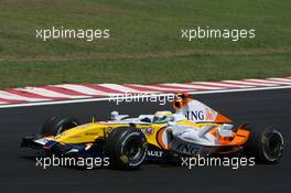 21.10.2007 Sao Paulo, Brazil,  Giancarlo Fisichella (ITA), Renault F1 Team, R27 without his rear wing - Formula 1 World Championship, Rd 17, Brazilian Grand Prix, Sunday Race